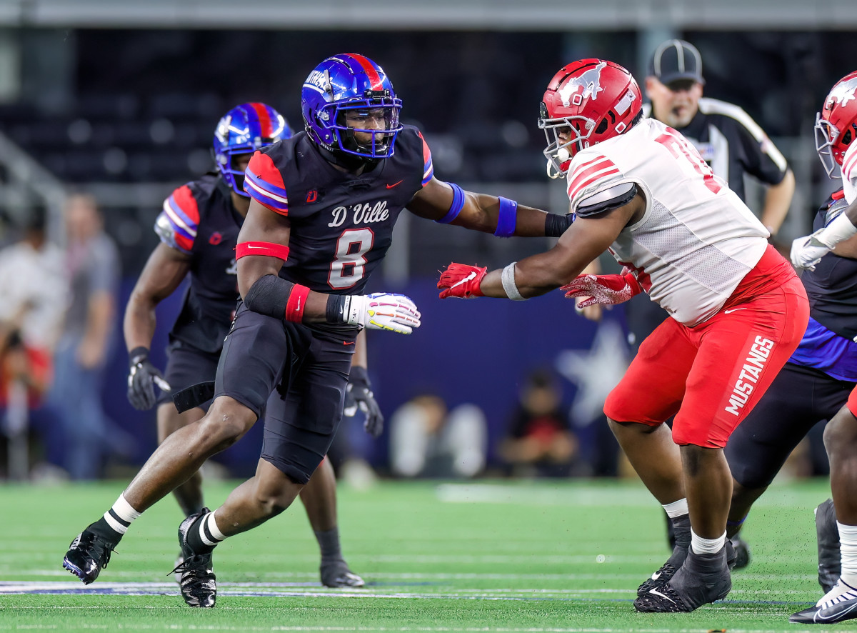 Duncanville 5-star edge rusher Colin Simmons (left).